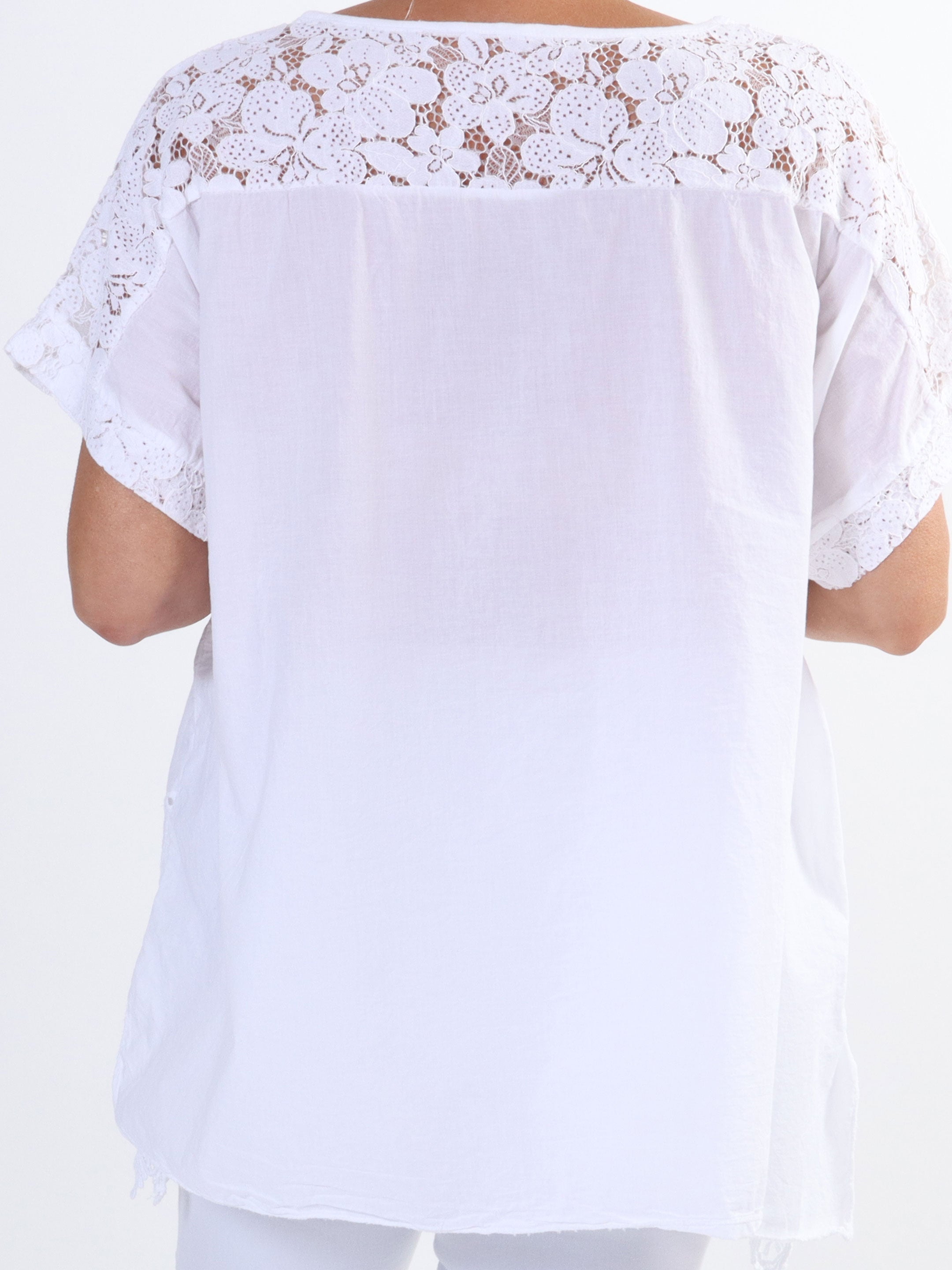 Inna - Sød plus size top med blonder og broderi anglaise